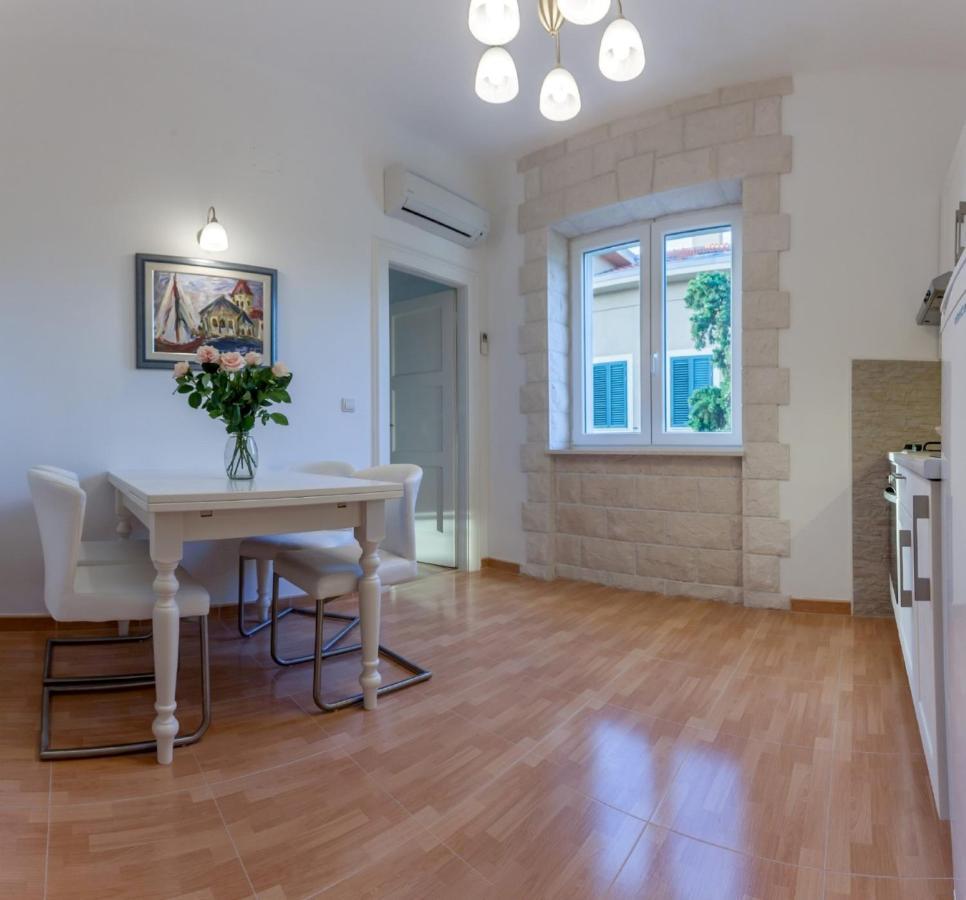 Classy Apartment In The Center Of Split Exterior photo